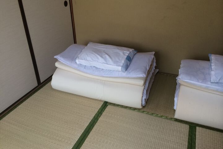 Room 8 of 33