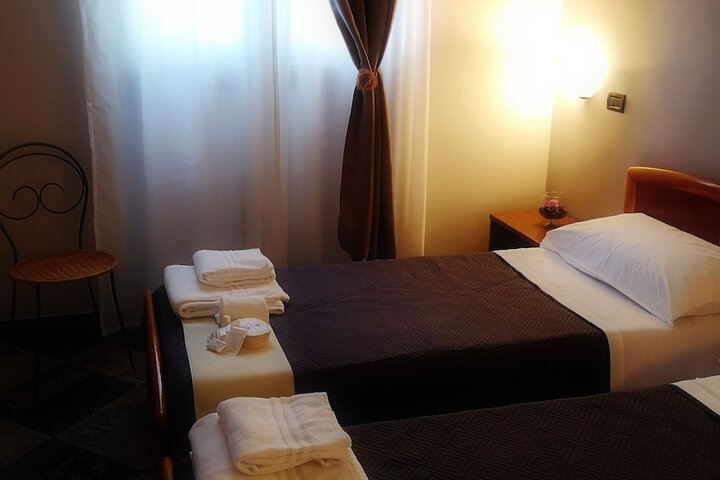 Room 14 of 33