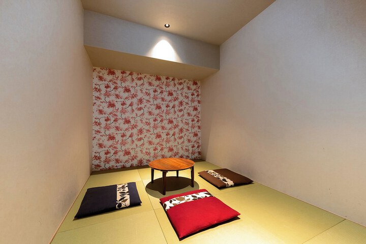 Room 32 of 46