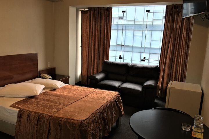 Room 9 of 13