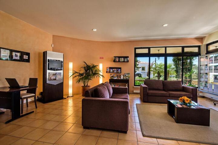 Entrance & Lobby
