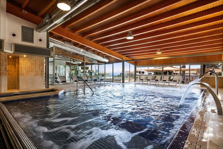 Pool 50 of 108
