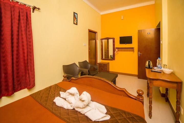 Room 3 of 8