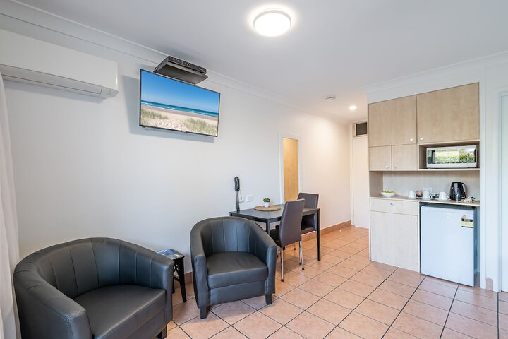 Room 12 of 25