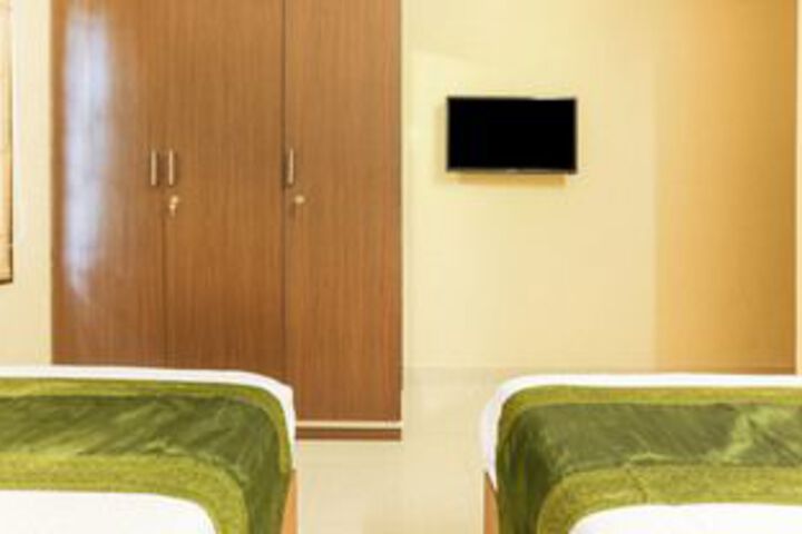 Room 11 of 42