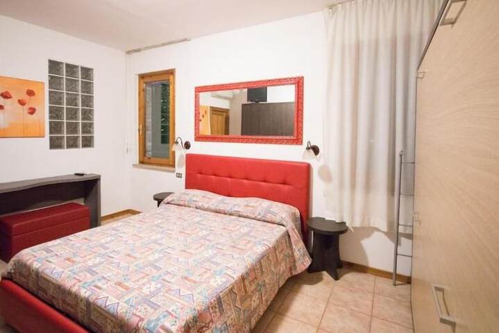 Room 6 of 12