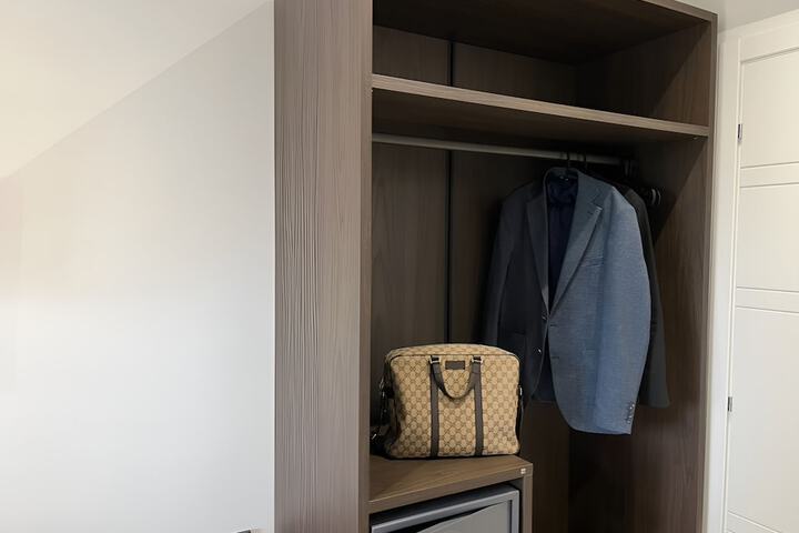 Room 7 of 28