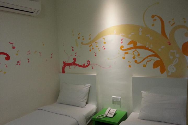 Room 18 of 38