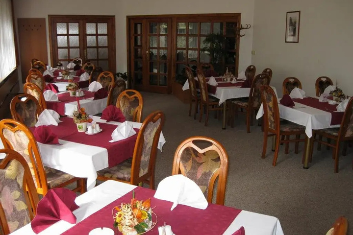 Dining 11 of 14
