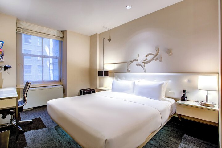 1 King Bed (19 of 21)
