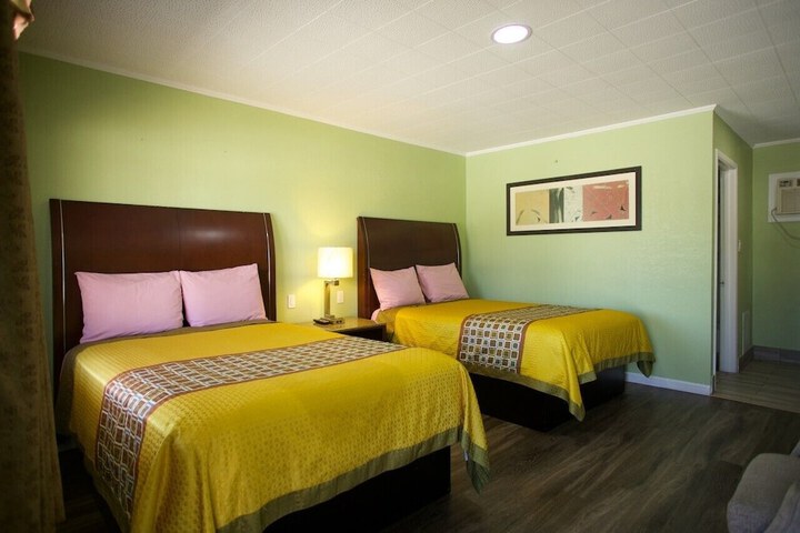 Room 5 of 13