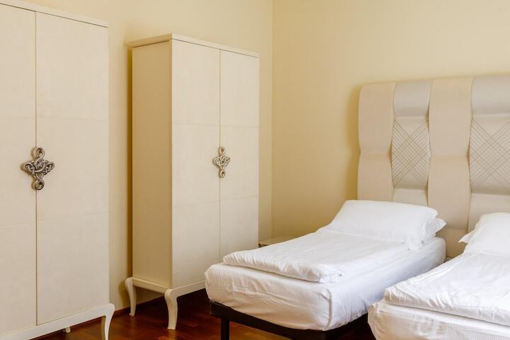 Room 89 of 122