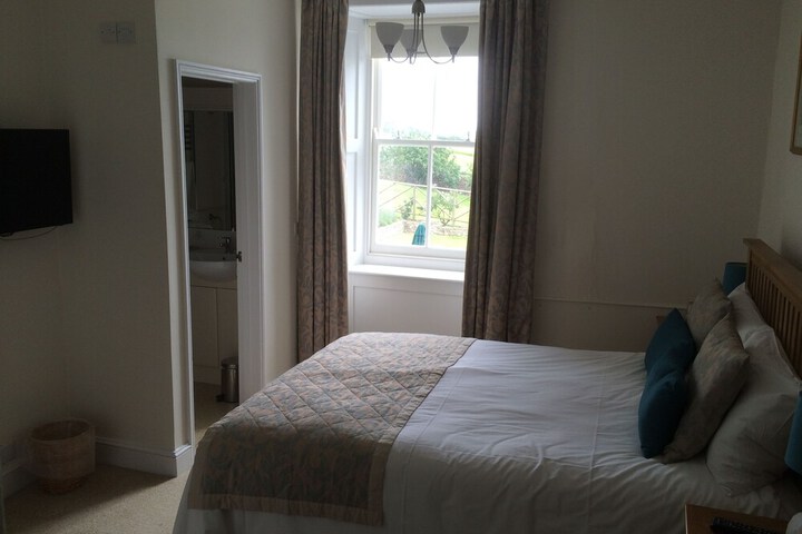 Room 7 of 37