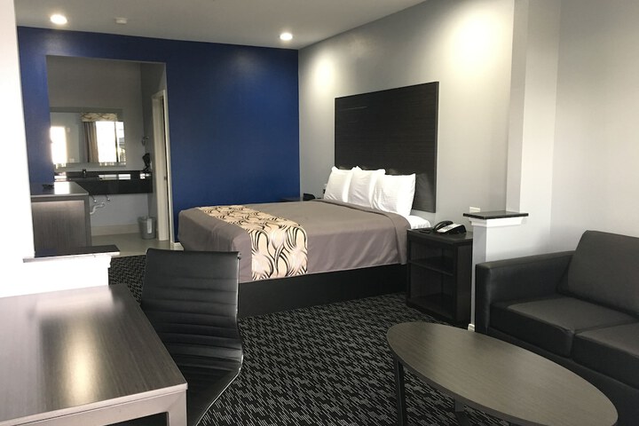 Room 7 of 16