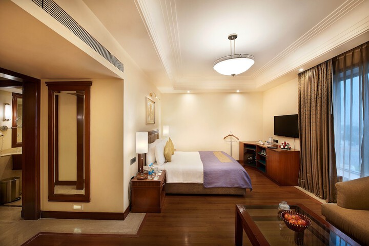 Room 16 of 90