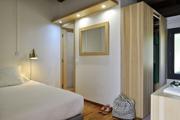 Room 5 of 91