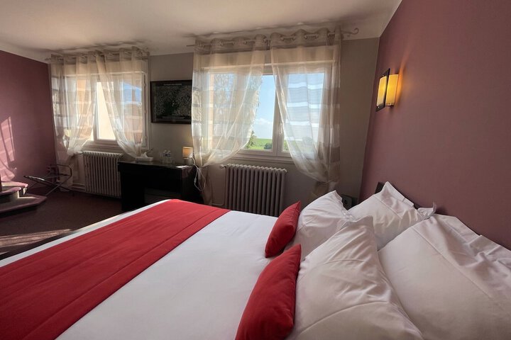 Room 6 of 33