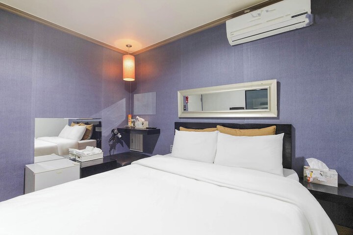 Room 36 of 82