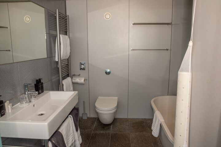 Room 34 of 101