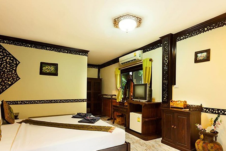Room 8 of 63