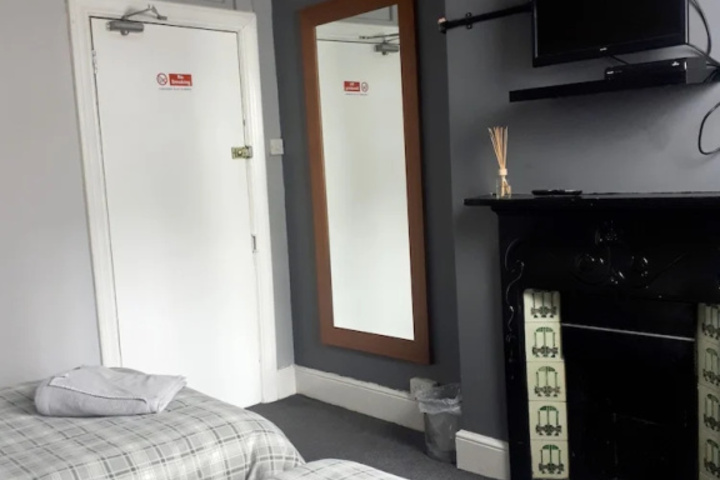 Room 10 of 23