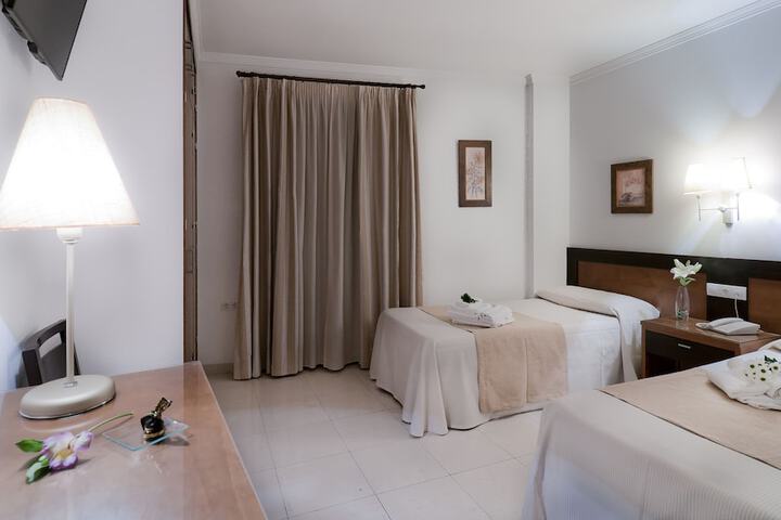 Room 9 of 35