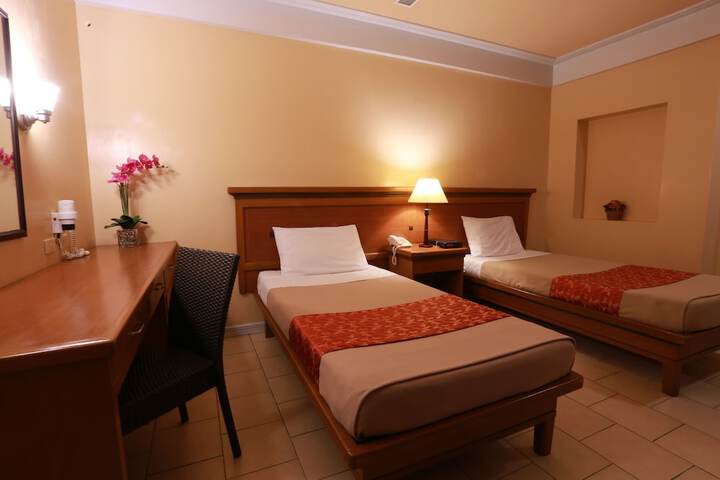 Room 4 of 38