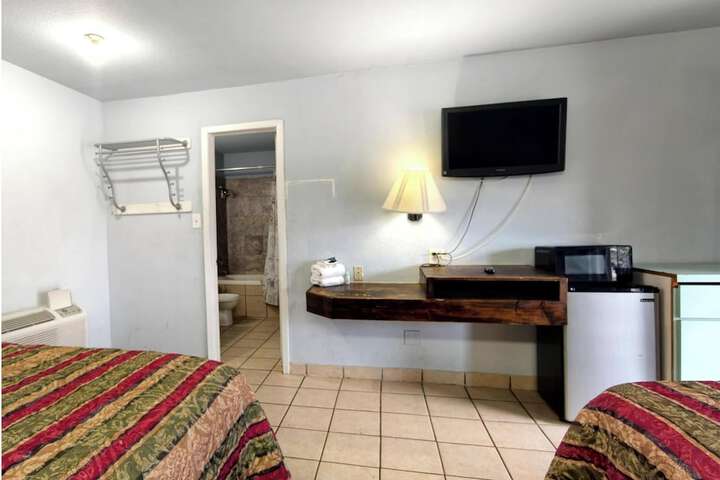 Room 10 of 25