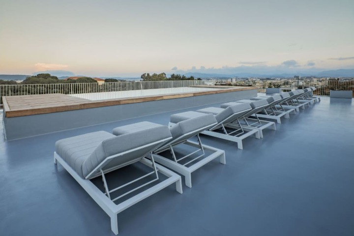 Hotel with Pool