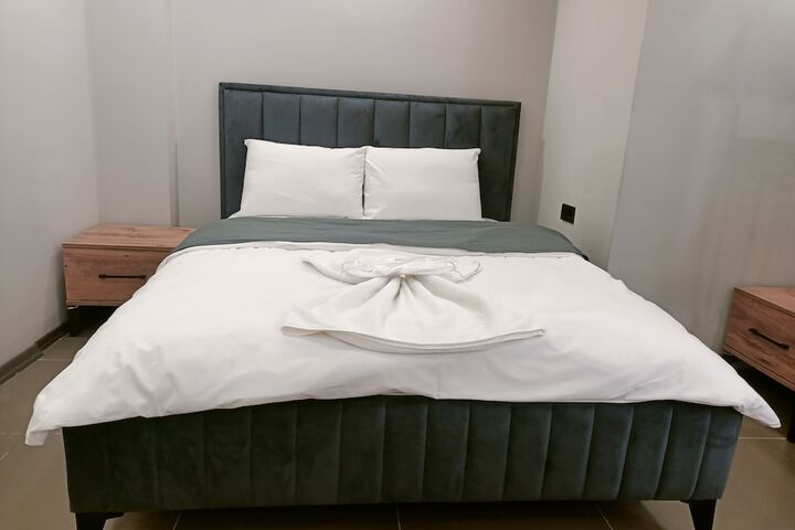 Room 10 of 33