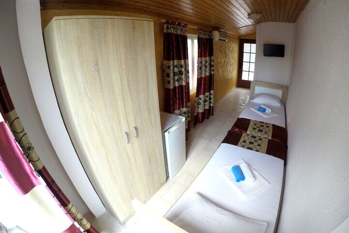 Room 5 of 42