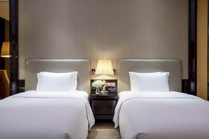 Room 25 of 103