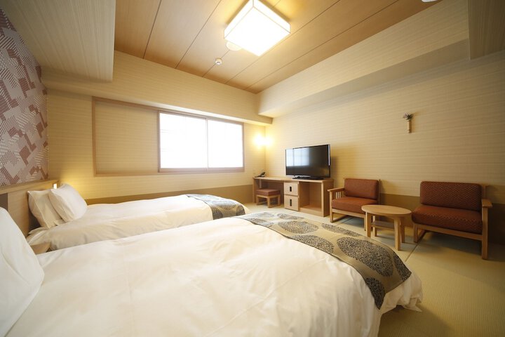 Room 15 of 102