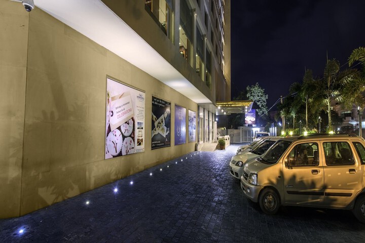 Hotel Exterior 52 of 60