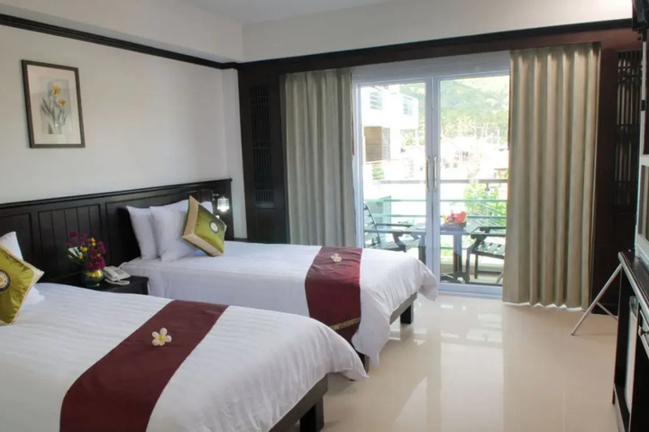 Room 2 of 20