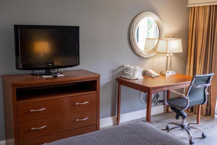 1 King Bed Accessible (6 of 8)
