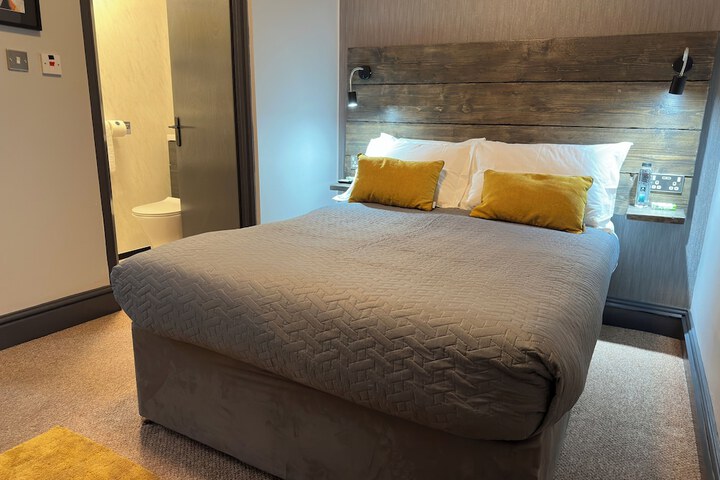 Room 4 of 31