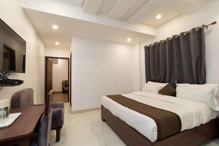 Room 3 of 25