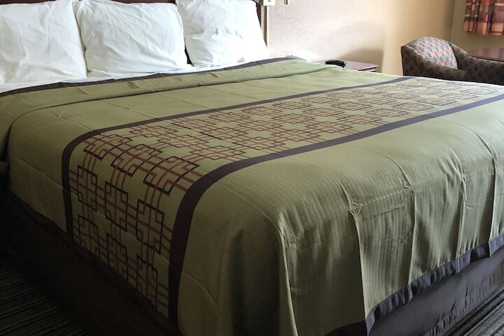 1 King Bed (7 of 10)