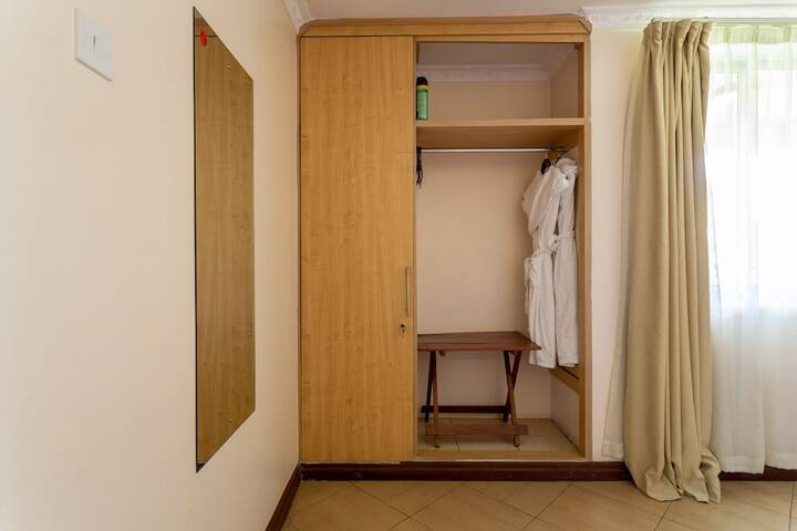 Room 6 of 74