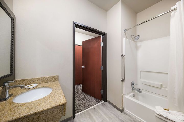 2 Queen Beds Flat Screen Television Microwave and Refrigerator High Speed Internet A (5 of 14)