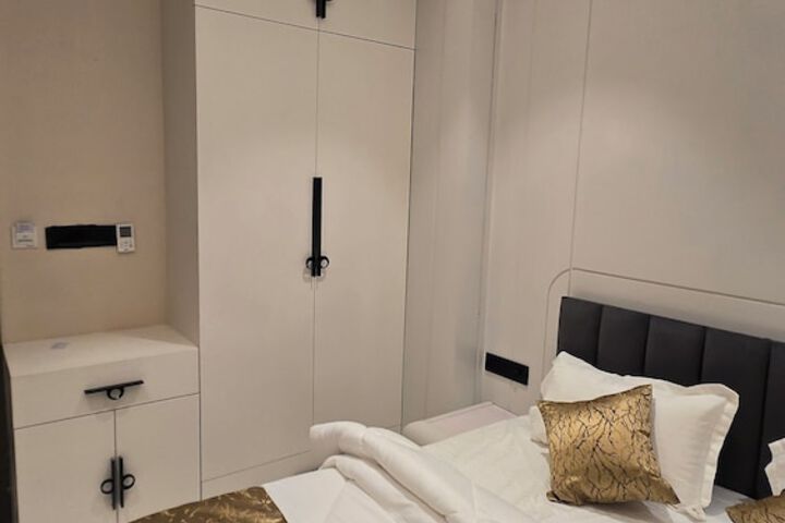 Room 16 of 21
