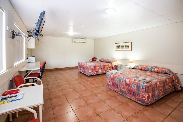 Room 5 of 32