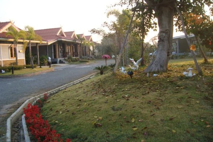 Hotel Exterior 39 of 63