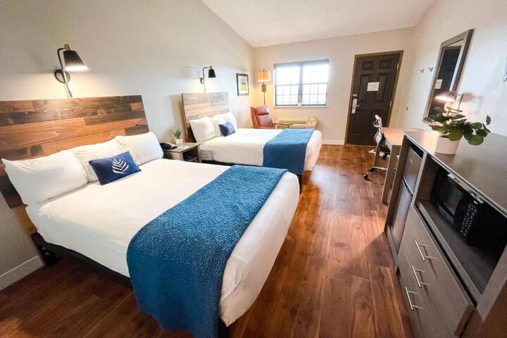 Traditional 2 Double Beds (1 of 6)