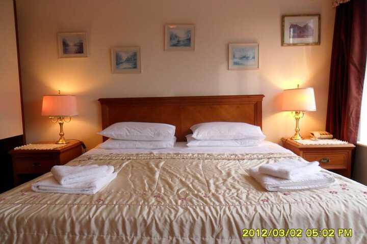 Room 5 of 17
