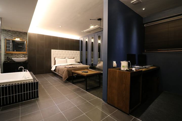 Room 14 of 29