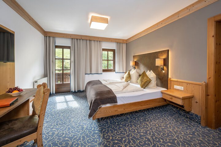 Room 3 of 44