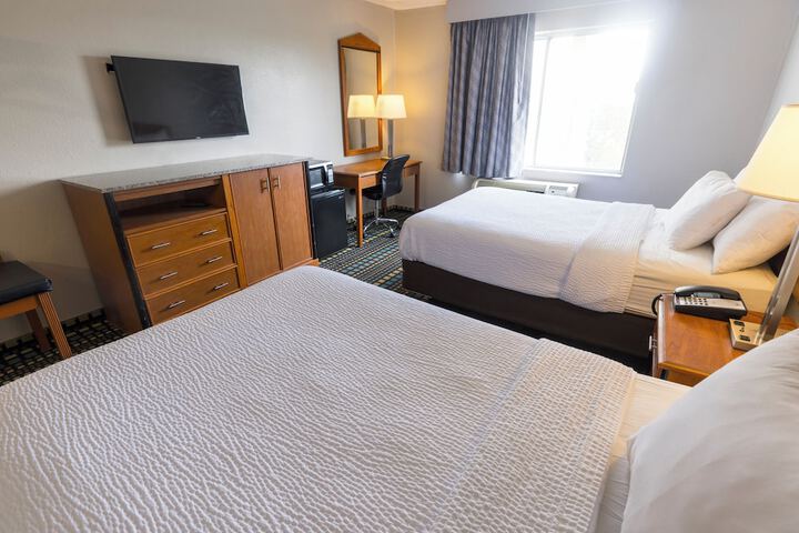 2 Double Beds (11 of 14)