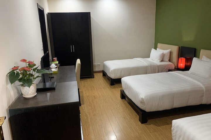 Room 12 of 77